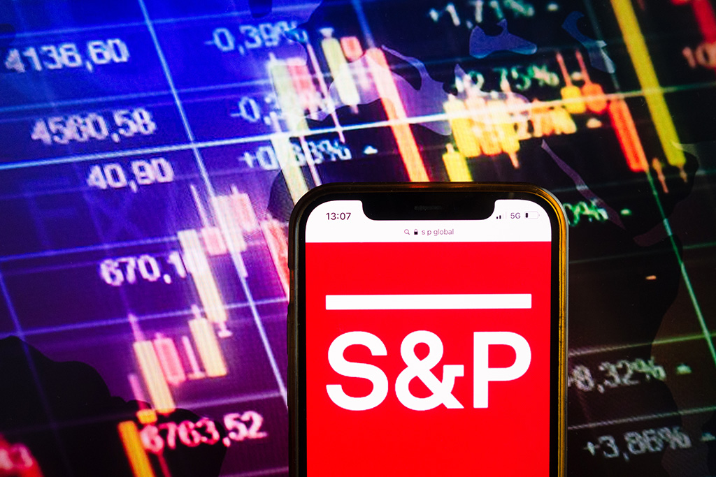 Significant S&P 500 Reshuffling: Palantir, Dell, and Erie Indemnity Set to Join the Benchmark Index