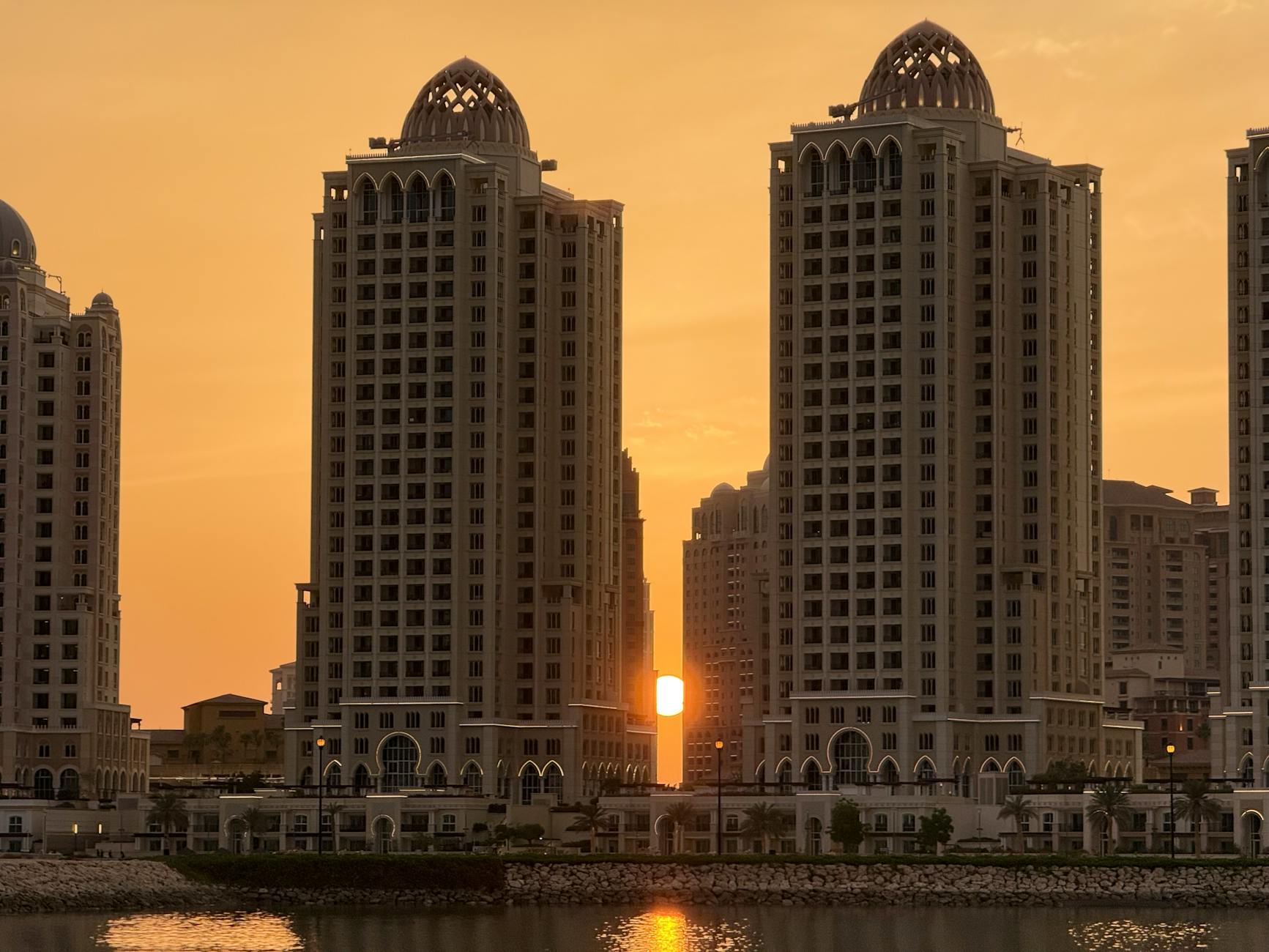 Doha vs. Dubai vs. Bahrain: A Strategic Comparison of Gulf Real Estate Markets for Offshore Investors