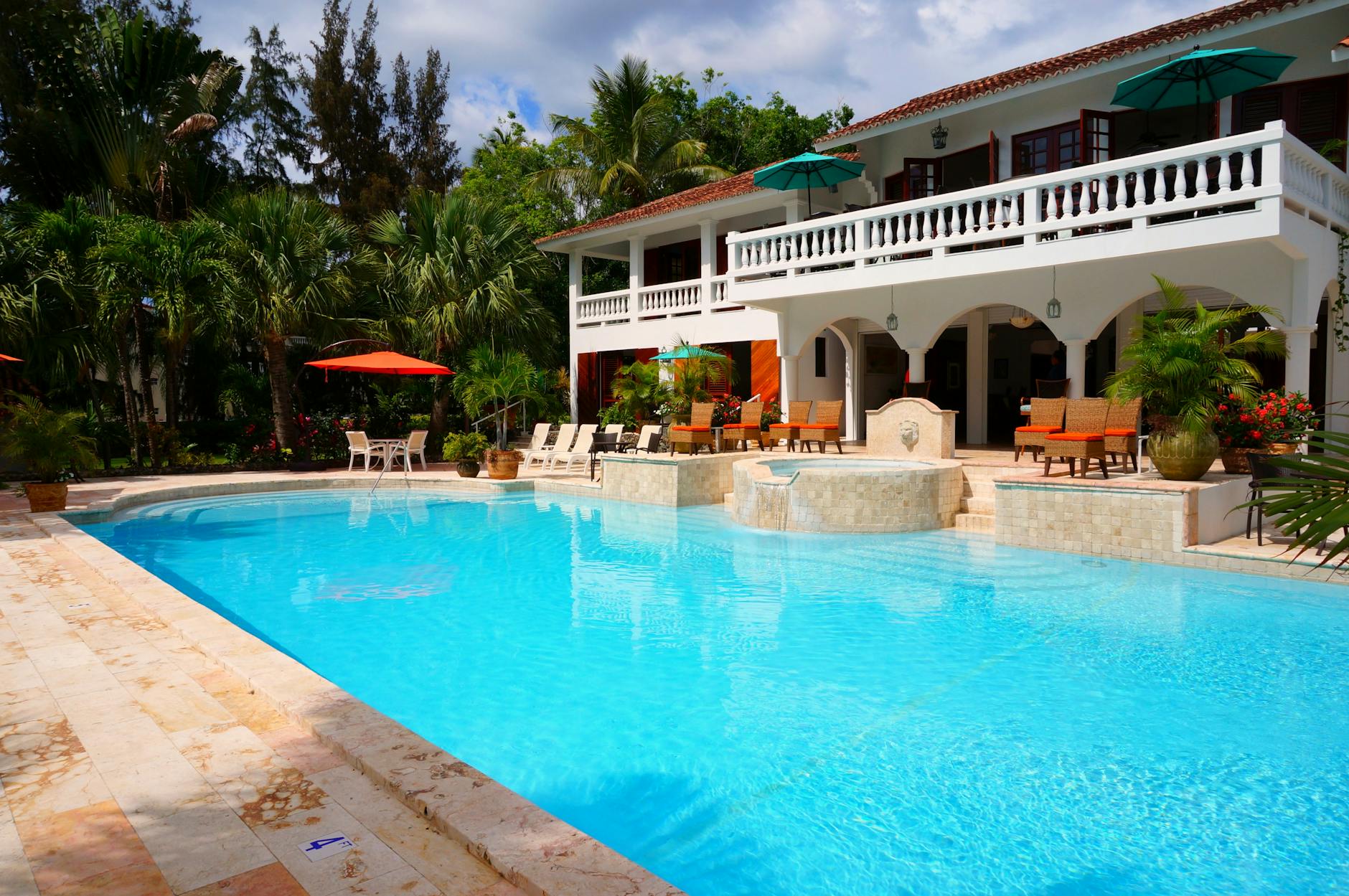 The Mobility of Wealth: From Tax Havens to Real Estate